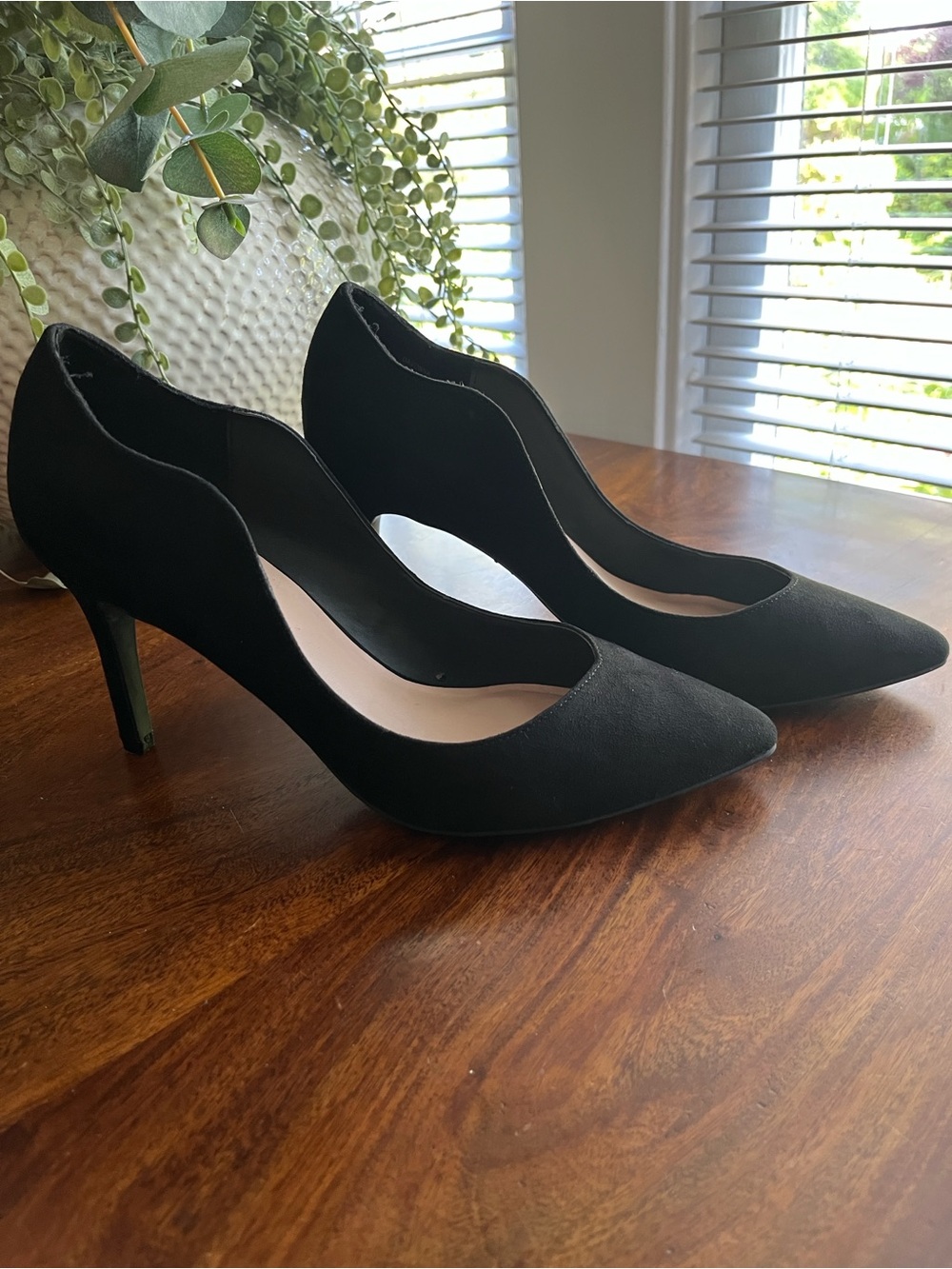 Kelly & Katie Black Sculpted Microsuede Pointed Toe Pump Heels Size 10
